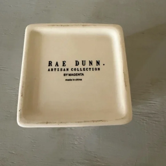 Rae Dunn Artisan Collection Pineapple White Ceramic Pencil & Pen Holder - Picture 2 of 3